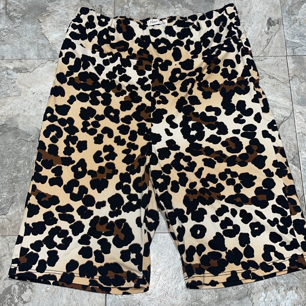 FASHIONNOVA Heart & Hips Leopard biker shorts size M